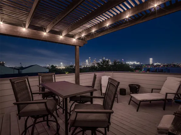1045 Voight St, Houston, TX 77009
