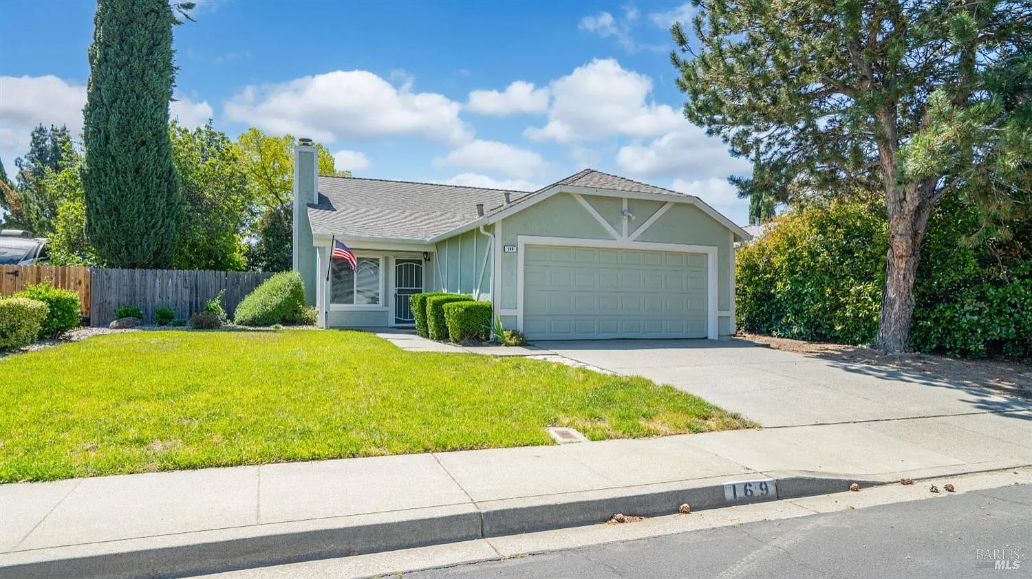 169 Persimmon Circle photo 1