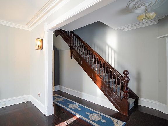 4th image of 252 Central St #250