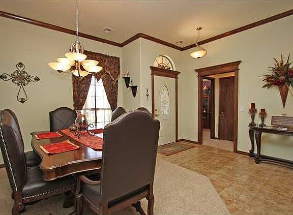 4th image of 709 N Buckhorn Way