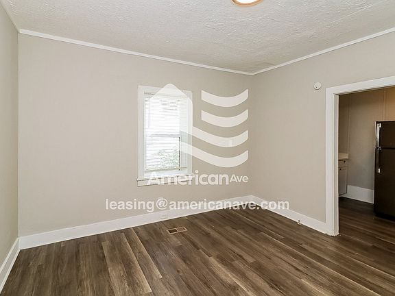 1815066_002_wm_-_living_room_12930296.jpg