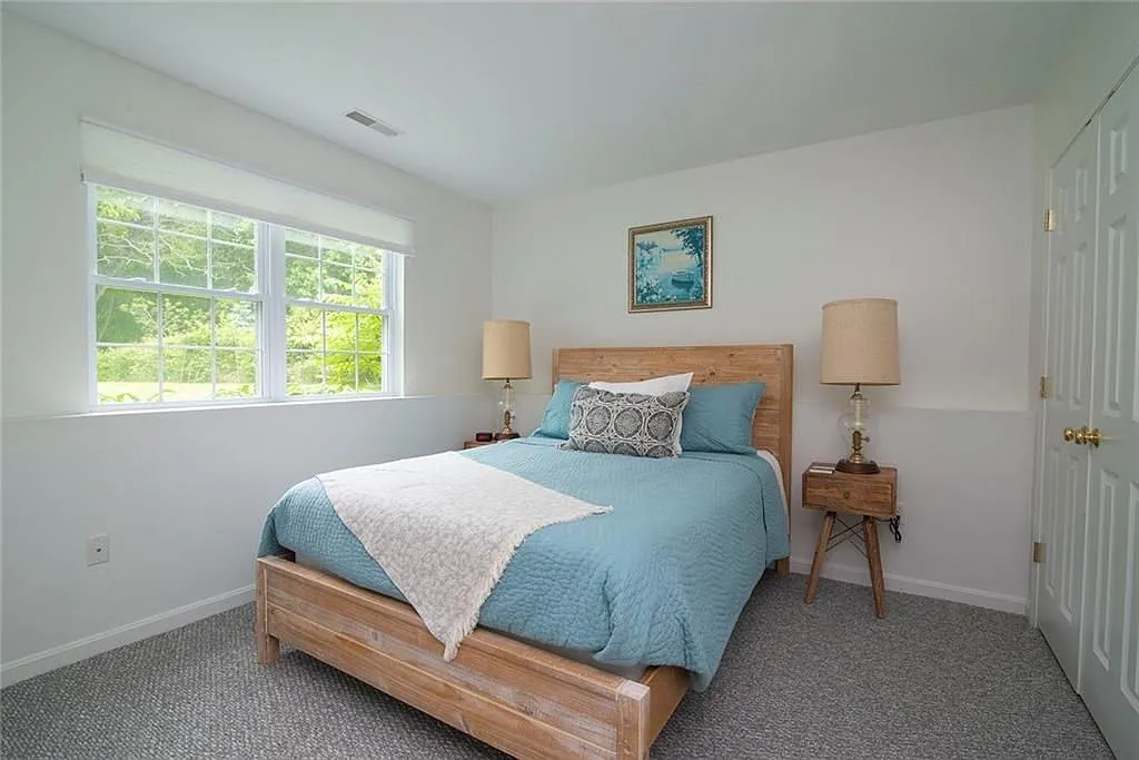 3 bed, 2.0 bath, 1904 sqft, $2,000 — Photo 3