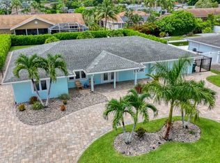 135 Willoughby Dr, Naples, FL 34110