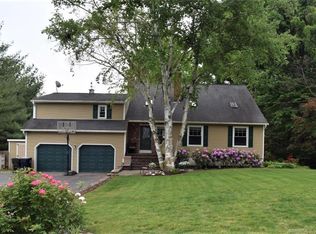 60 Sunnycrest Rd, Trumbull, CT 06611