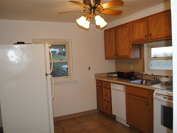 2nd image of 418 Cedar St
