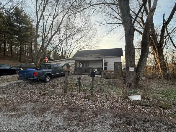 5618 Green Ridge Rd SE, New Philadelphia, OH 44663