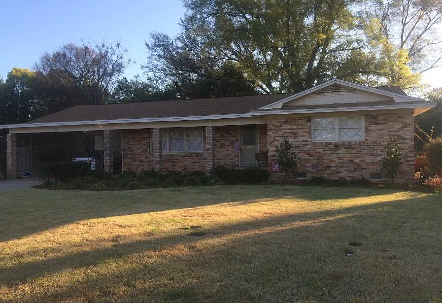 3 bed, 2.5 bath, 2022 sqft, $2,400 — Photo 1