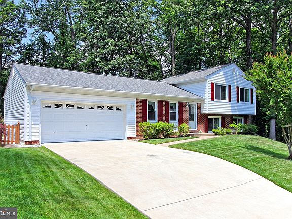 3rd image of 11910 Oakwood Dr