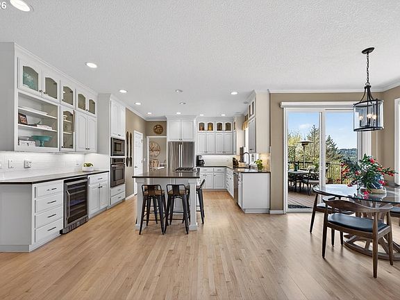 4th image of 2393 Taylor Dr