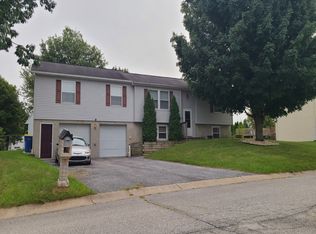 3276 E Pheasant Dr, Dover, PA 17315