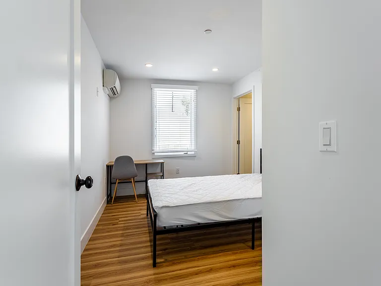 1325 W 24th St — Photo 17