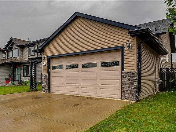 3rd image of 114 S Jenner Cres
