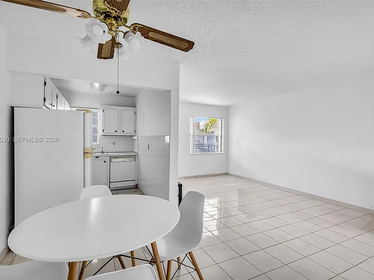 714 NE 10th St #307 — Photo 7