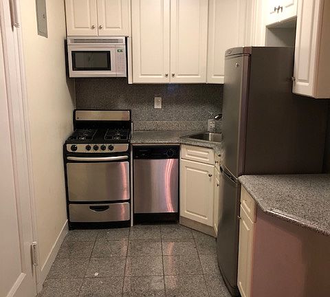 3rd image of 40 W 70th St APT A