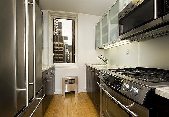 3rd image of 211 E 46th St #28B