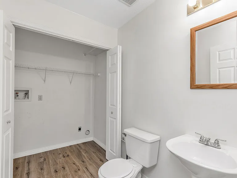 1708 Colonial Ct — Photo 14