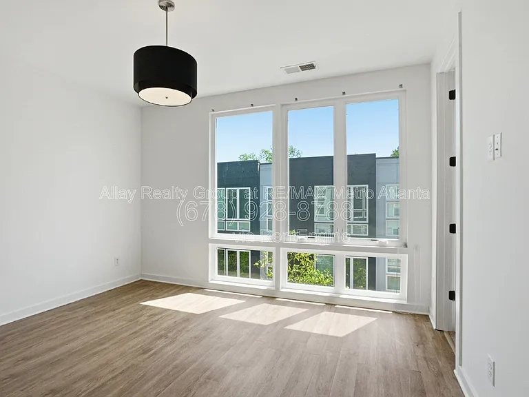 1463 La France St NE #8 — Photo 14