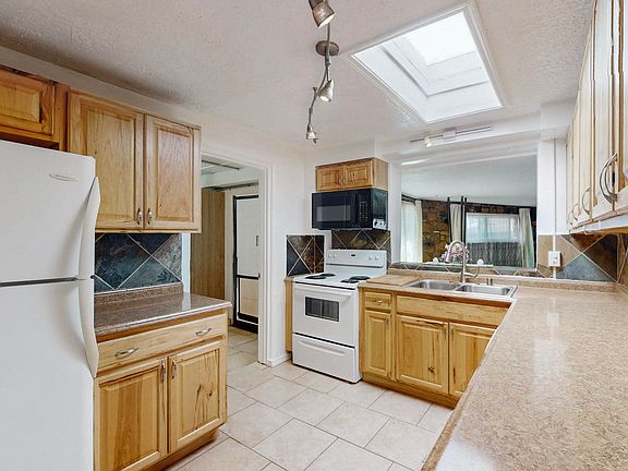 5th image of 3421 Cuervo Dr NE
