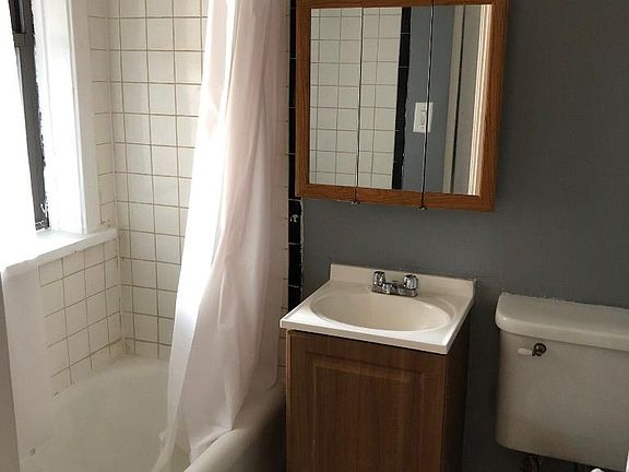 5th image of 6364-82 N Hermitage Ave #6368-1