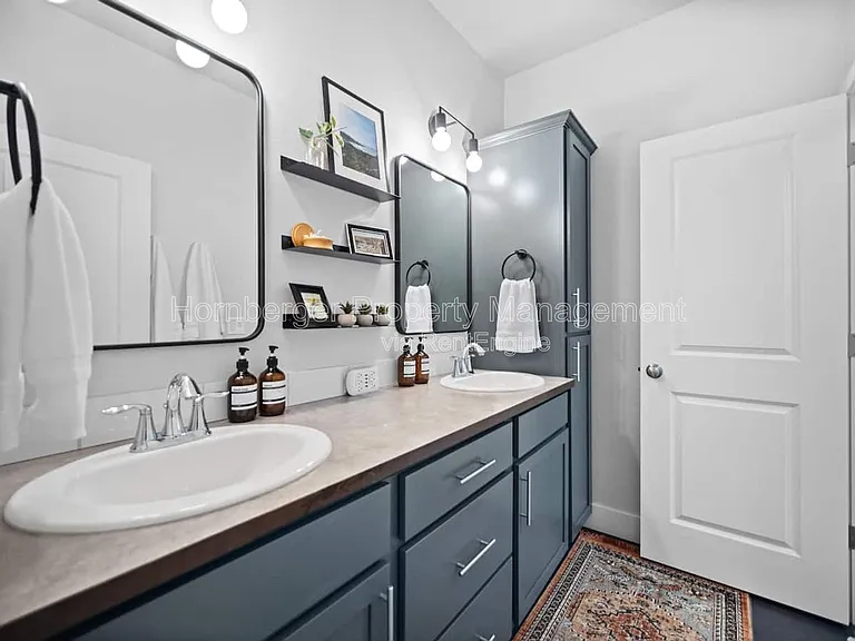 2325 W Bridge Ave — Photo 15