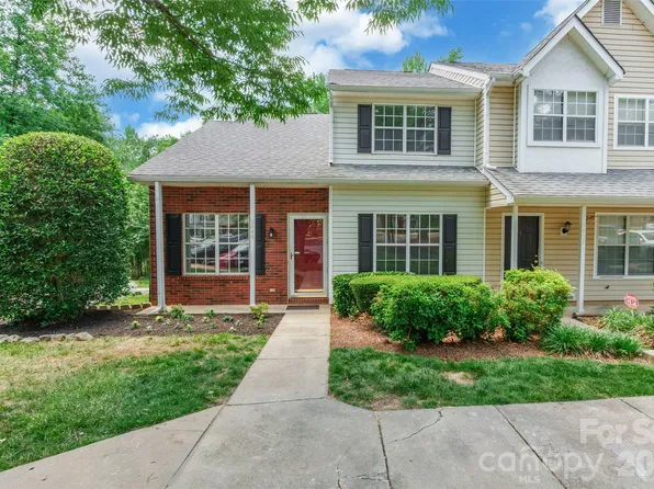 5840 Prescott Ct, Charlotte, NC 28269