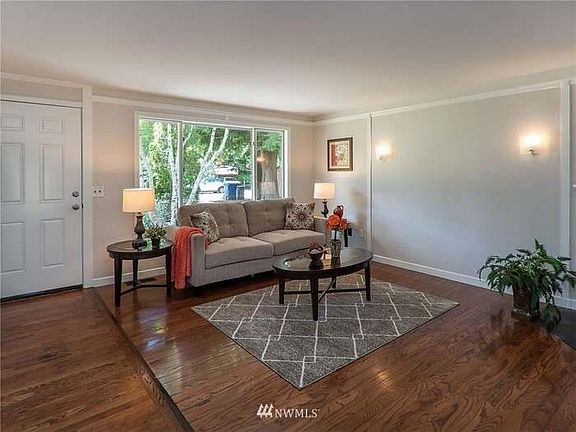 2nd image of 816 208th Ave NE