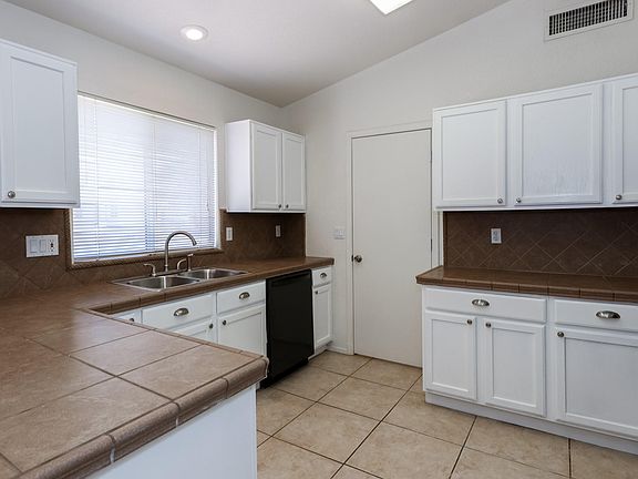 4th image of 2212 W Catalina View Dr