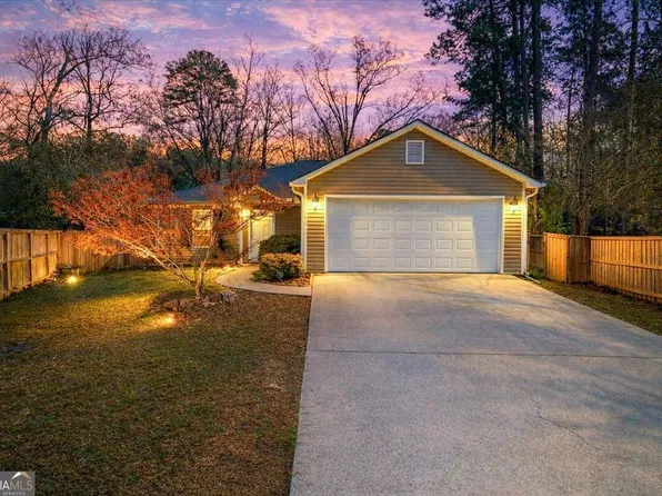 212 Whispering Pine Cir NE, White, GA 30184