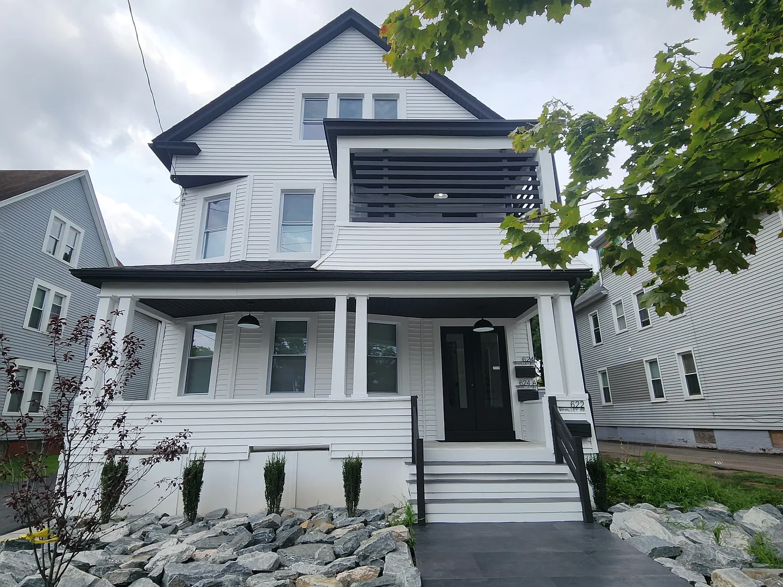 2 bed, 3710 sqft, $2,300 — Photo 1
