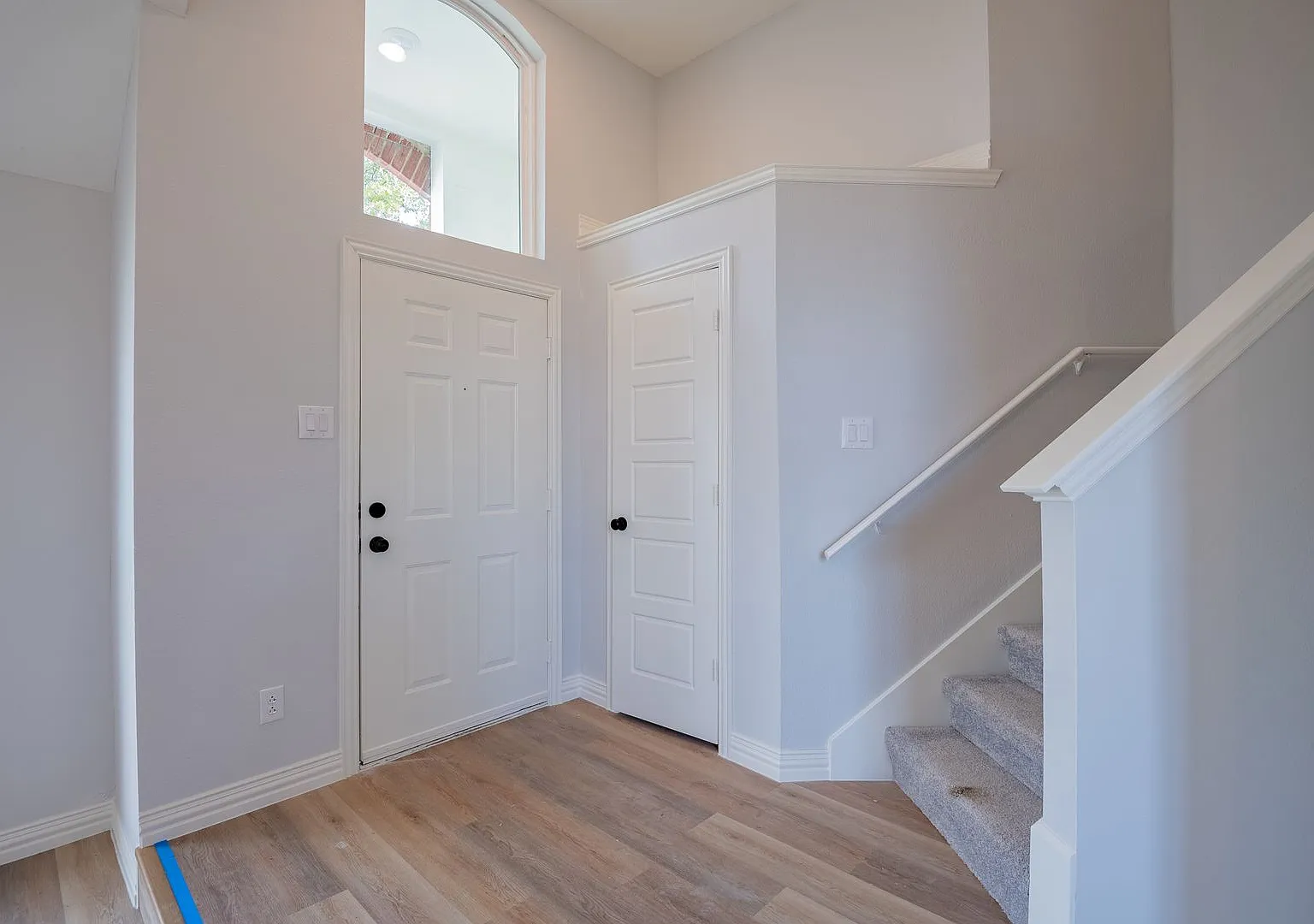 Gorgeous 3 Bedroom 2.5 Bath Located In Arlington, Tx! — Photo 3