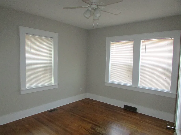 310 E Parkwood St — Photo 7
