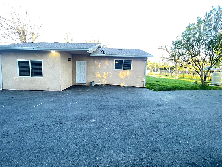 5020 E Eight Mile Rd — Photo 13