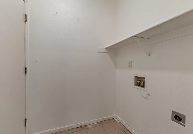 9435 Stoney Creek Way — Photo 8