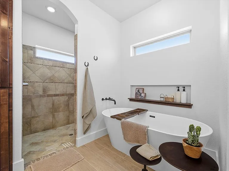 570 S Point Ct — Photo 39