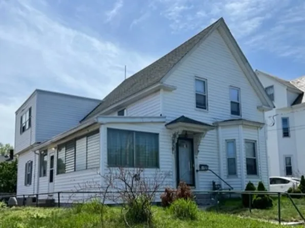 28 C St, Lowell, MA 01851