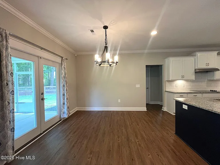 404 Endicott Ct — Photo 15