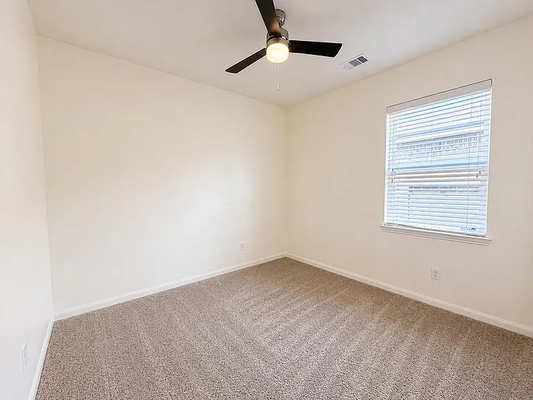 8739 Leclaire Meadow Dr — Photo 16
