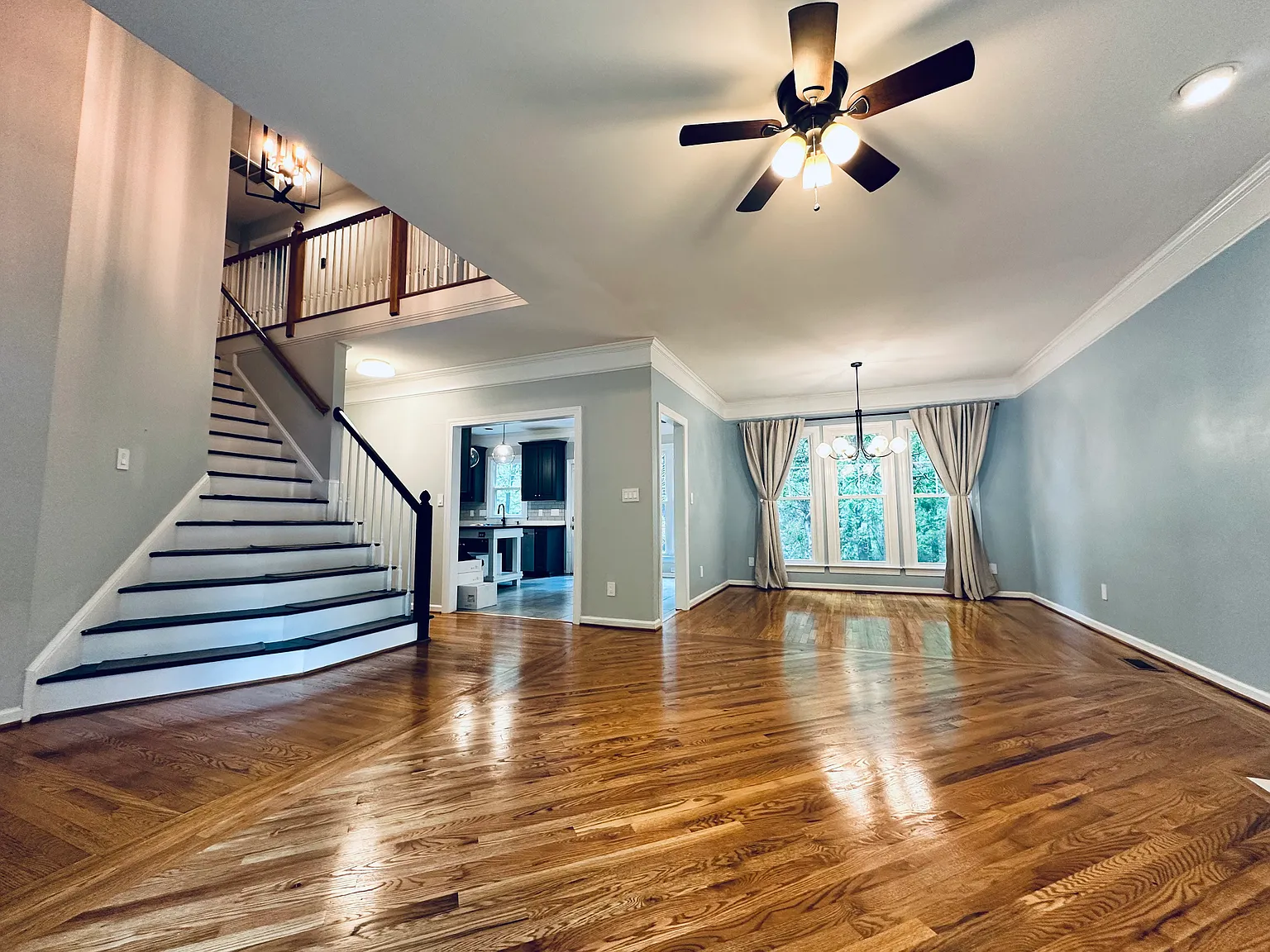 4 bed, 2.5 bath, 2121 sqft, $2,600 — Photo 4
