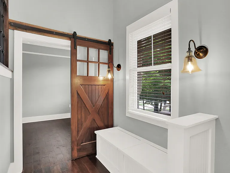 16893 Oak Manor Dr — Photo 4