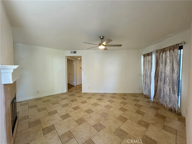 60 Coventry Ln — Photo 3