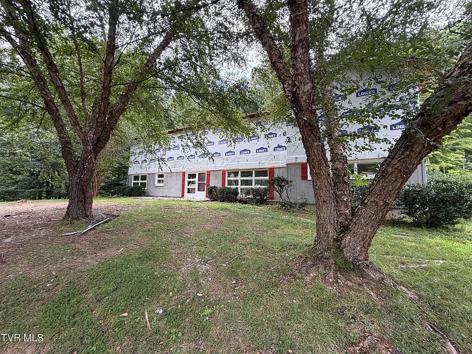 1st image of 407 Dogwood Ln