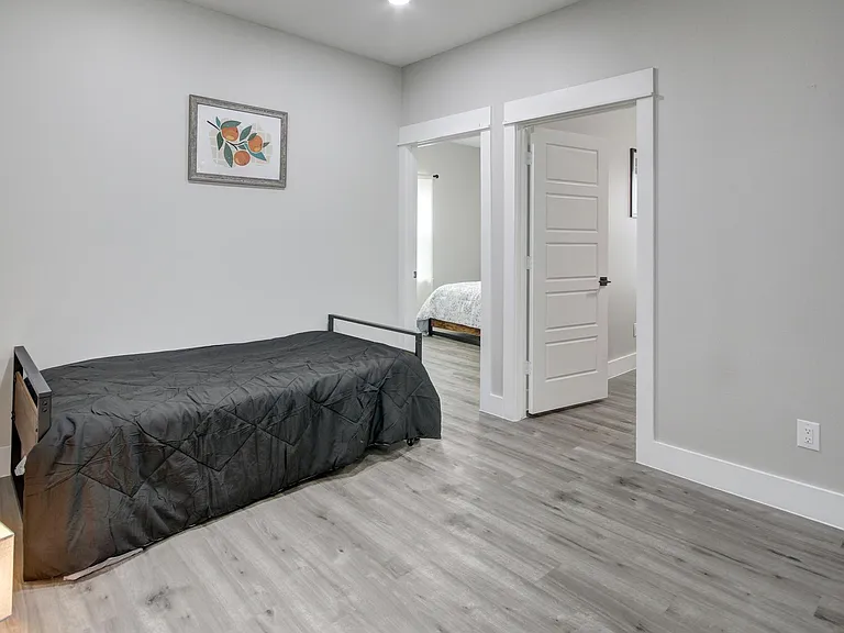 9305 Tower St — Photo 9
