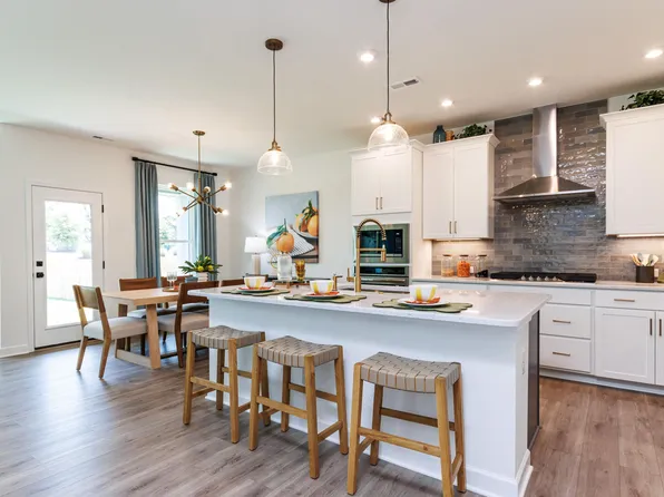 82 Rainbrook Cv, Fuquay Varina, NC 27526