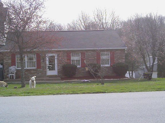 3rd image of 18 Lee Dr