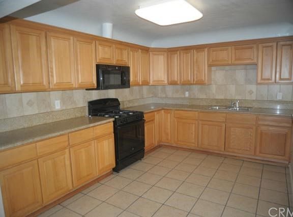 3rd image of 3758 E 52nd St