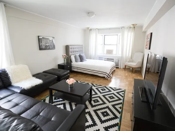 321 East 45th Street image 1 of 6