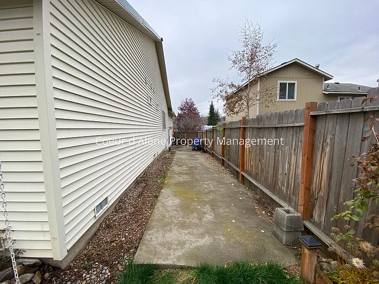 3155 N 10th St — Photo 5