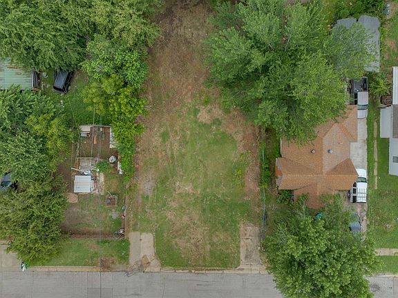 2nd image of 633 SW 31st St #31