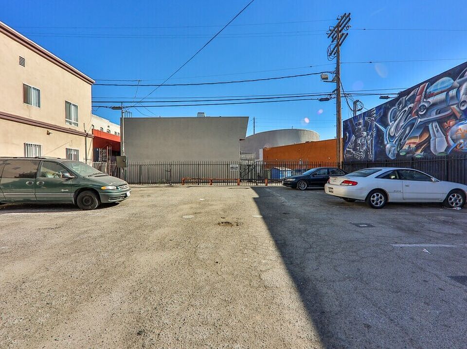 2nd image of 1250 S Lake St