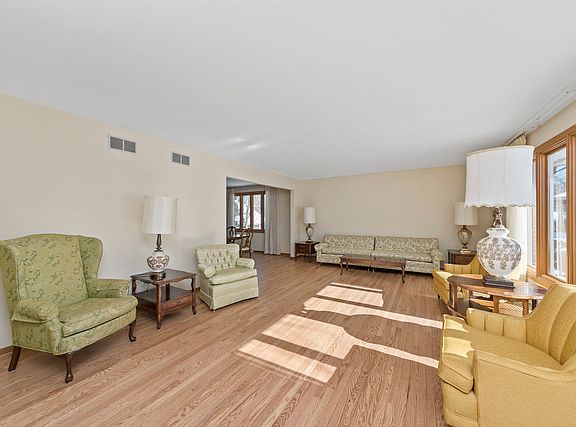 4th image of 8105 Woodcreek Ct